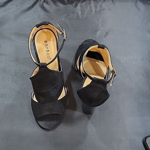 BAMBOO BLOCK HEEL ROUND TOE ADJUSTABLE BUCKLE CLOSURE SANDAL - Picture 10 of 14